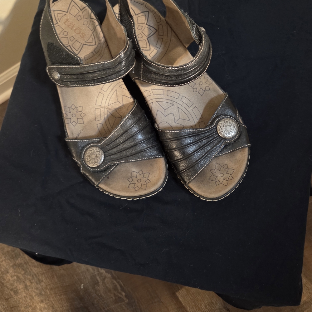 Taos Footwear Black Sandals
